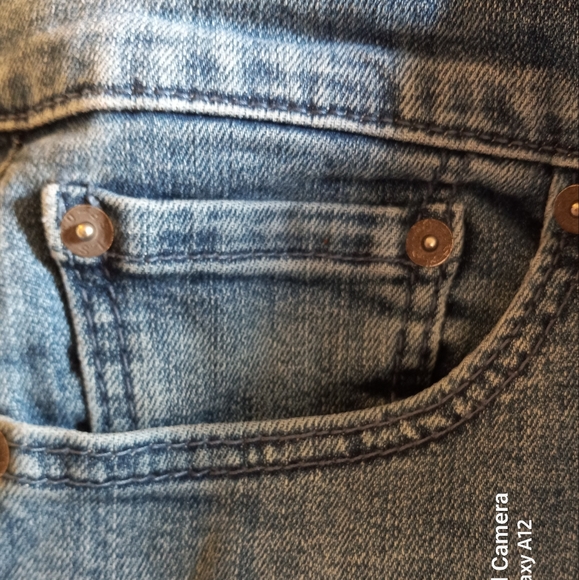 Faded Levi's - Picture 8 of 14